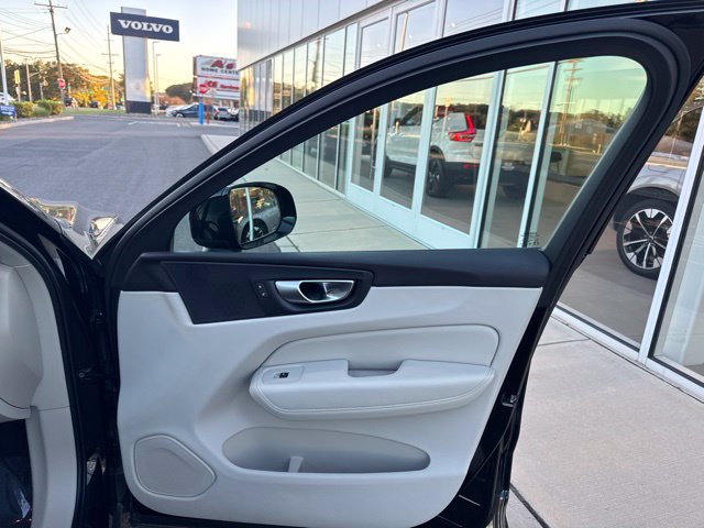 Used 2024 Volvo XC60 B5 Plus w/ Climate Package AWD/4WD image 14