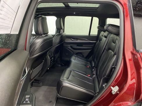 Used 2024 Jeep Grand Cherokee Limited w/ Black Appearance Package AWD/4WD image 23