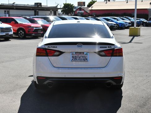 Used 2022 Nissan Altima 2.5 SR w/ Midnight Edition Package FWD image 7