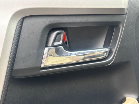 Used 2017 Toyota 4Runner SR5 Premium image 8