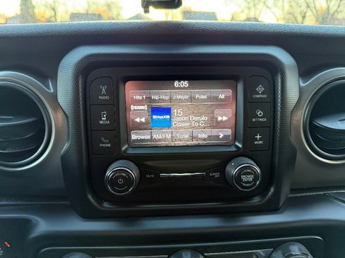 Used 2018 Jeep Wrangler Unlimited Sport image 16