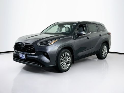 Used 2024 Toyota Highlander Platinum AWD/4WD image 1
