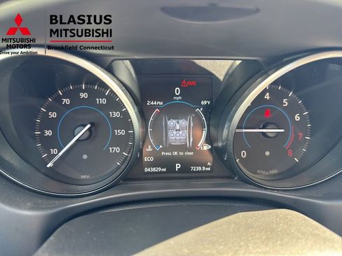 Used 2017 Jaguar XE Premium RWD image 23