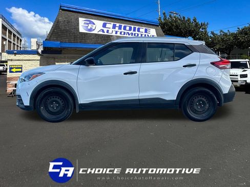 Used 2018 Nissan Kicks S FWD image 3