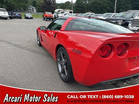Used 2005 Chevrolet Corvette Coupe w/ Preferred Equipment Group RWD image 12