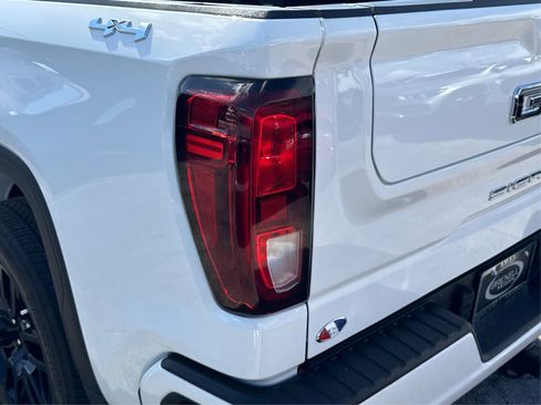 Used 2024 GMC Sierra 1500 Elevation w/ LPO, Elevation Black Package image 17