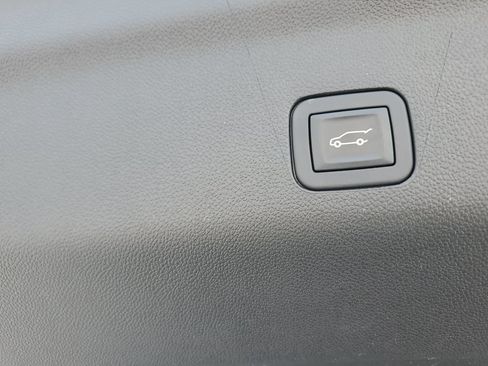 Used 2025 GMC Yukon XL AT4 Ultimate AWD/4WD image 15