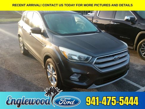 Used 2017 Ford Escape SE FWD image 1