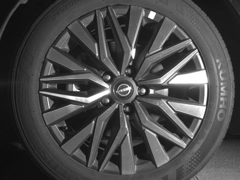 Used 2025 Nissan Altima 2.5 SV image 12