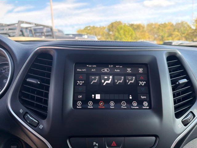 Used 2019 Jeep Cherokee Latitude Plus w/ Comfort/Convenience Group FWD image 25