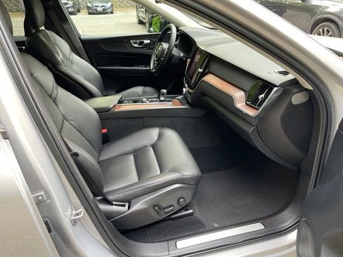 Certified 2023 Volvo XC60 B5 Plus AWD/4WD image 13