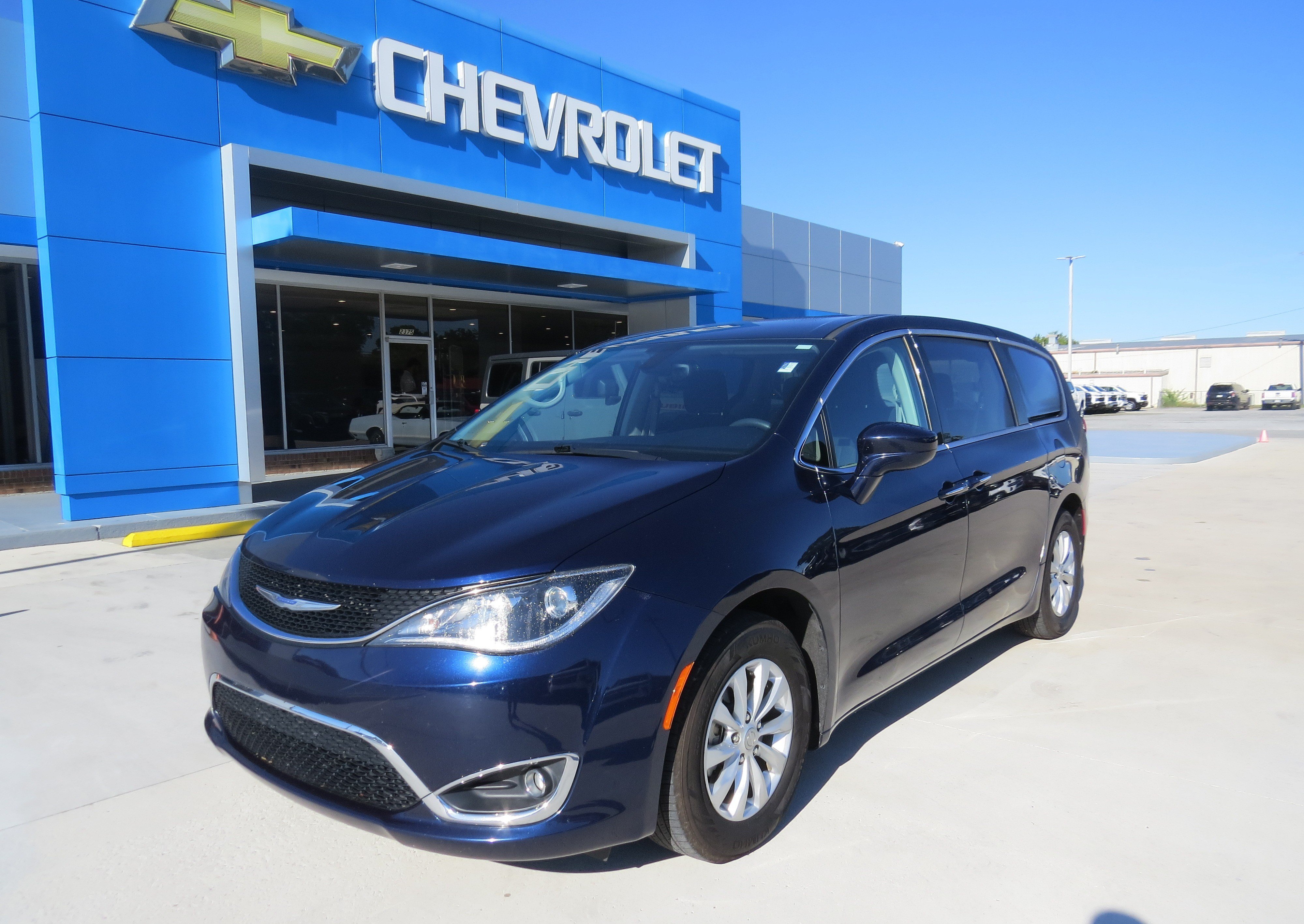 Used 2018 Chrysler Pacifica Touring Plus FWD image 9