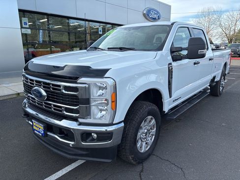 Used 2023 Ford F350 XLT image 3