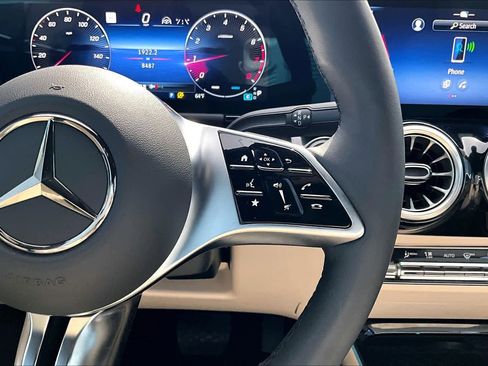 Used 2025 Mercedes-Benz GLA 250 image 25