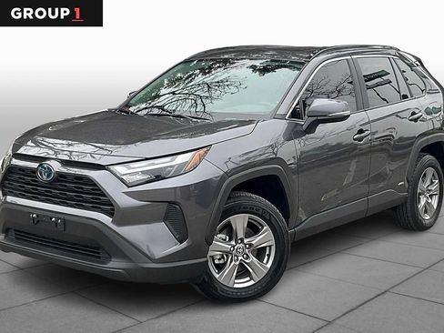 Used 2022 Toyota RAV4 XLE w/ Convenience Package AWD/4WD image 1