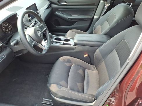 Used 2024 Nissan Altima 2.5 SV FWD image 11