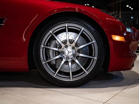 Used 2011 Mercedes-Benz SLS AMG Coupe image 14
