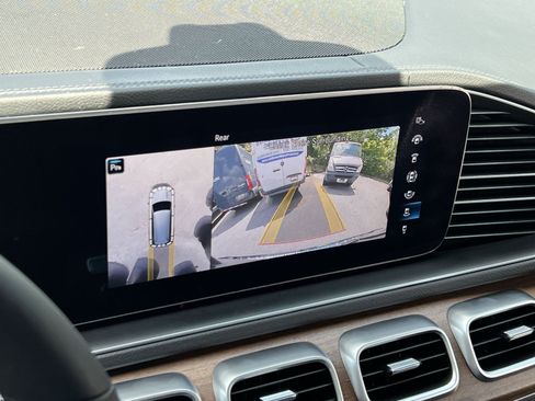 Used 2022 Mercedes-Benz GLS 450 4MATIC image 24