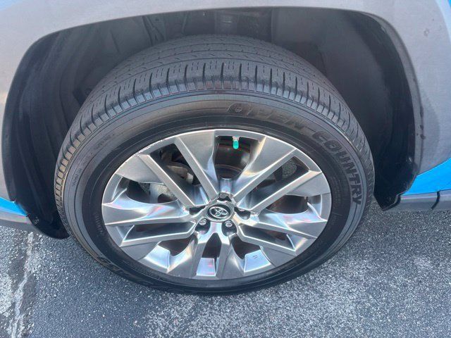 Used 2019 Toyota RAV4 XLE Premium w/ Advanced Technology Package FWD image 9