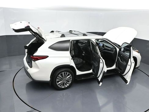 Certified 2021 Toyota Highlander Platinum image 52