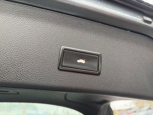 Used 2009 Audi A4 2.0T Premium image 11