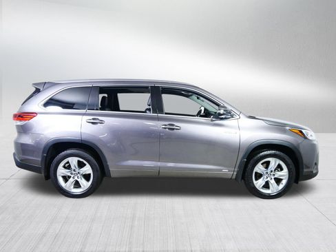 Used 2017 Toyota Highlander Limited image 8
