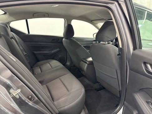 Used 2024 Nissan Altima 2.5 SV FWD image 11