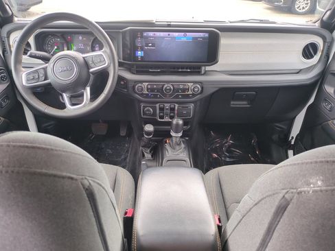 Used 2024 Jeep Wrangler Unlimited Sahara AWD/4WD image 16