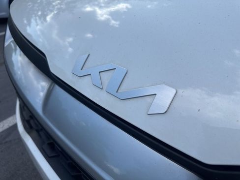 Used 2025 Kia Sportage LX image 4