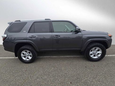 Used 2020 Toyota 4Runner SR5 Premium w/ Moonroof Package AWD/4WD image 2
