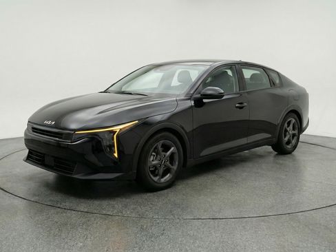 Used 2025 Kia K4 FWD image 3