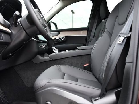 New 2025 Volvo XC90 T8 Plus w/ Protection Package Premier image 13