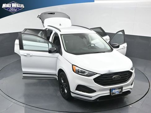 Used 2022 Ford Edge SE w/ Black Appearance Package image 25