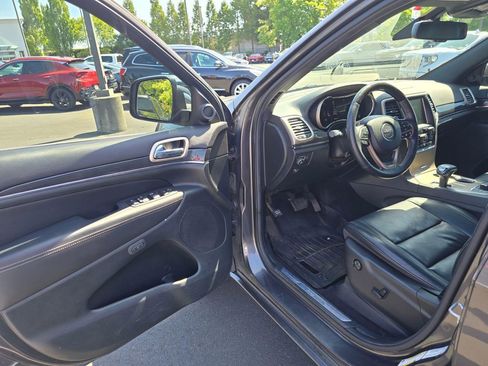Used 2014 Jeep Grand Cherokee Overland w/ Advanced Technology Group AWD/4WD image 20