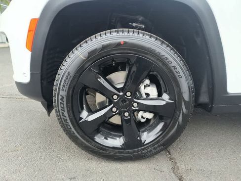 New 2025 Jeep Grand Cherokee Limited w/ Luxury Tech Group II image 10