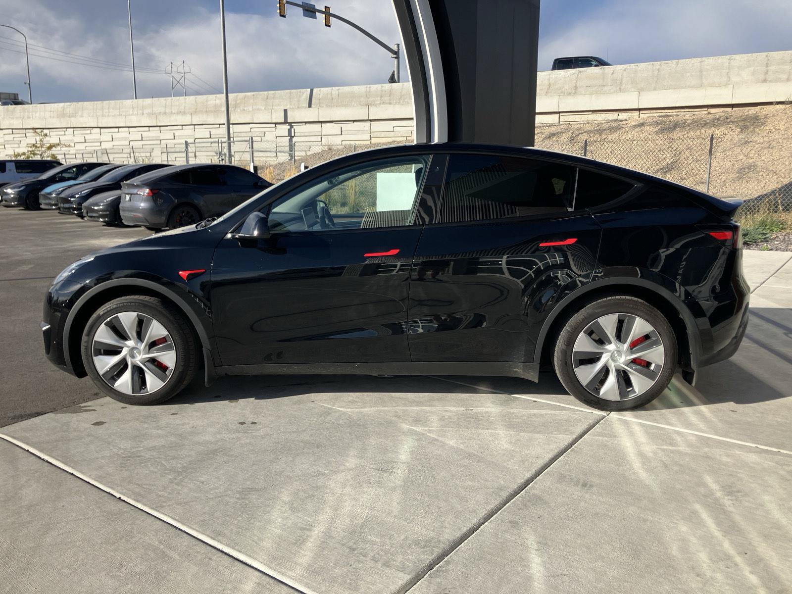 Used 2023 Tesla Model Y Long Range AWD/4WD image 5