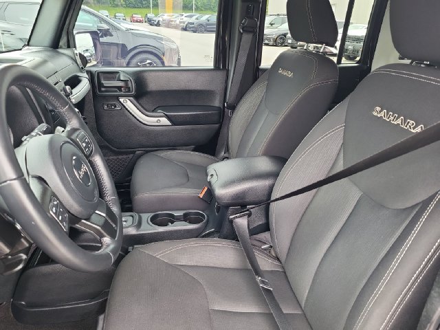 Used 2016 Jeep Wrangler Unlimited Sahara w/ Connectivity Group AWD/4WD image 11