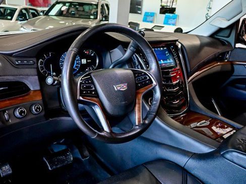 Used 2016 Cadillac Escalade Luxury AWD/4WD image 14