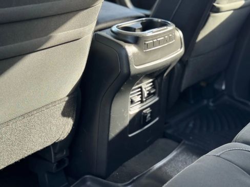 Used 2018 Nissan Titan SV w/ SV Convenience Package image 31