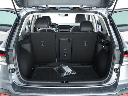 New 2026 Volkswagen Taos SE image 29