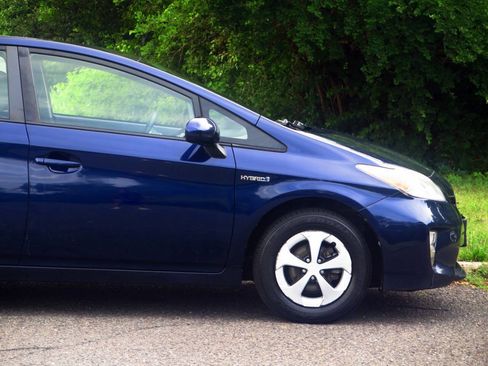 Used 2013 Toyota Prius Two FWD image 17