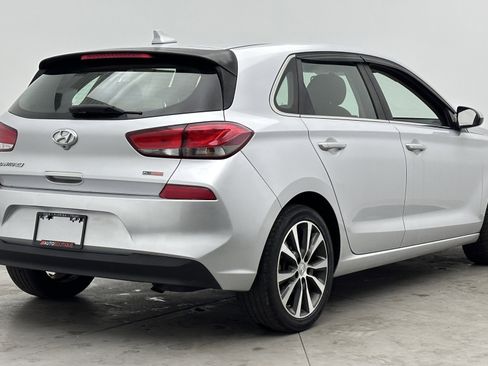 Used 2018 Hyundai Elantra GT FWD image 7