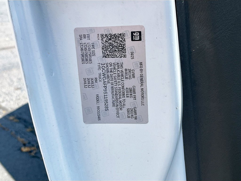 Used 2025 Chevrolet Express 2500 w/ Driver Convenience Package RWD image 30