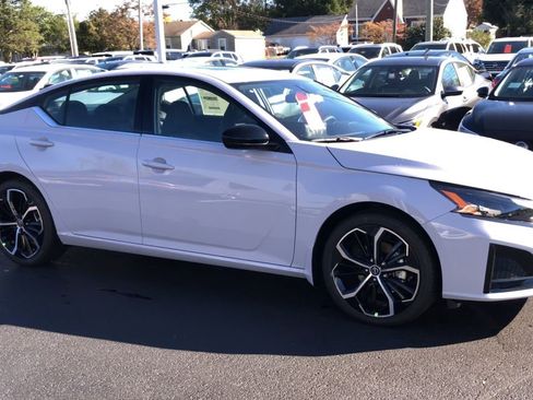 New 2025 Nissan Altima 2.5 SR w/ SR Premium Package image 2