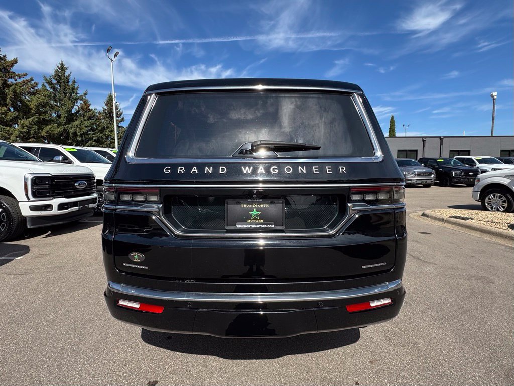 Used 2022 Jeep Grand Wagoneer Series III w/ Rear-Seat Entertainment Group AWD/4WD image 9