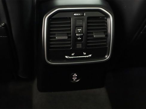 Used 2023 Porsche Macan Turbo image 21