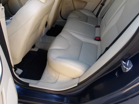 Used 2015 Volvo XC60 T6 w/ Proximity Package AWD/4WD image 25