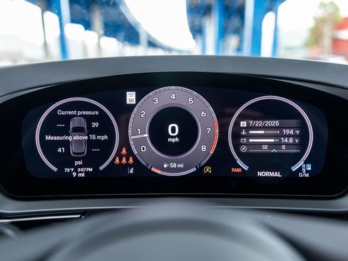 Certified 2025 Porsche Cayenne AWD/4WD image 46
