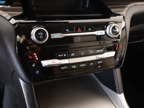 Used 2023 Ford Explorer Limited image 8