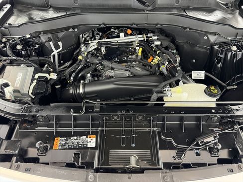 Used 2025 Ford Explorer Active image 12